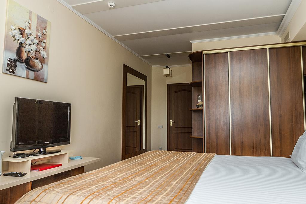 7 Sky Hotel Klinicheskaya Street キエフ エクステリア 写真