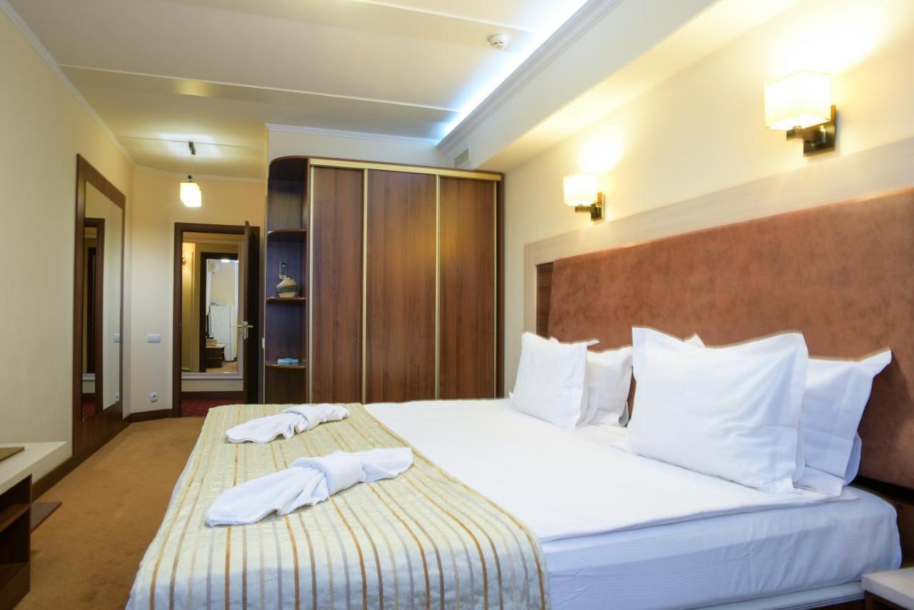 7 Sky Hotel Klinicheskaya Street キエフ エクステリア 写真