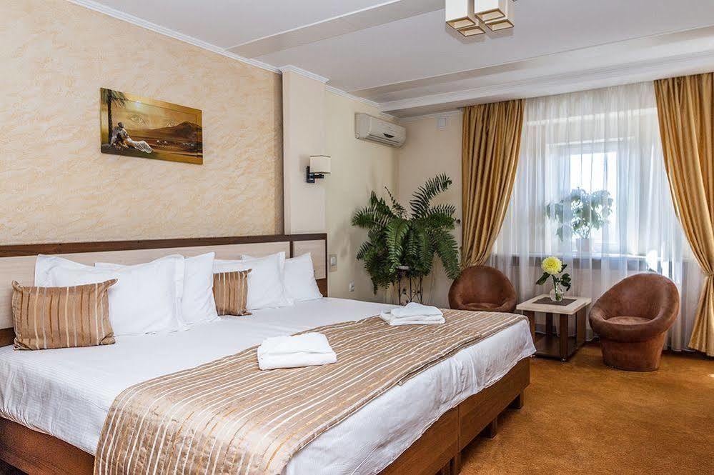 7 Sky Hotel Klinicheskaya Street キエフ エクステリア 写真